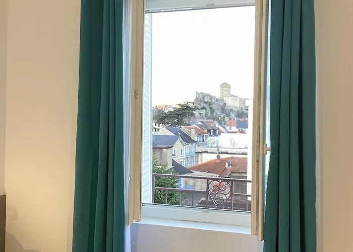 Somea 110m2 Climatise, Parking, Proche Sanctuaire Appartement *